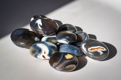 Orca Agate Palm Stones